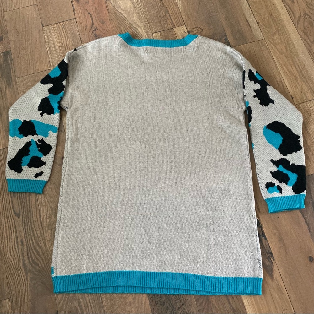 Woman’s Animal Print Sweater Size Medium - Picture 7 of 7